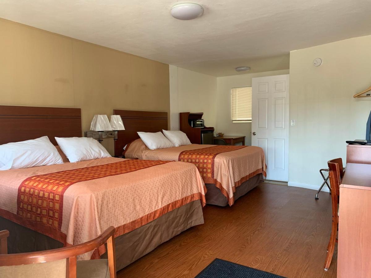 Double Room with Two Double Beds - Non-Smoking
