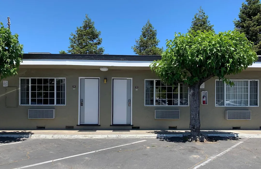 Redwood Inn-1