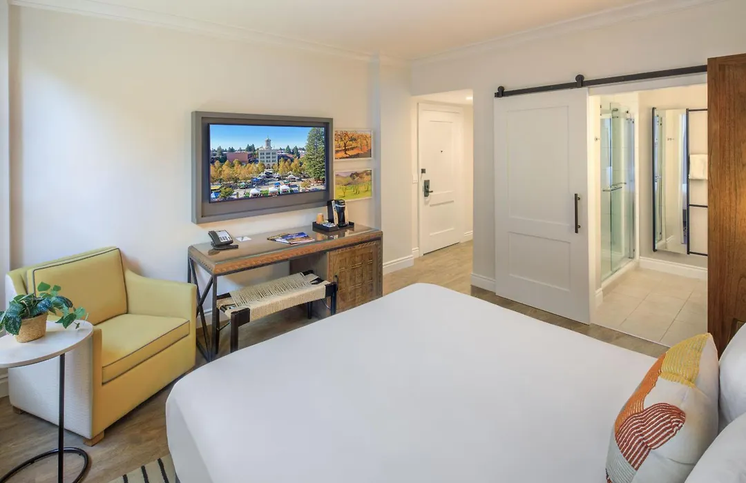 Hotel E-1